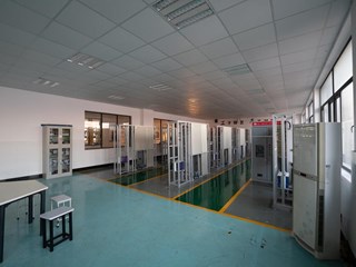 崇技楼A-412电梯门机构实训室 